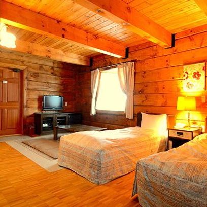 宿泊は広くてきれいなログハウス